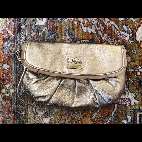 Coach clutch with handle strap - Picture 1 of 5